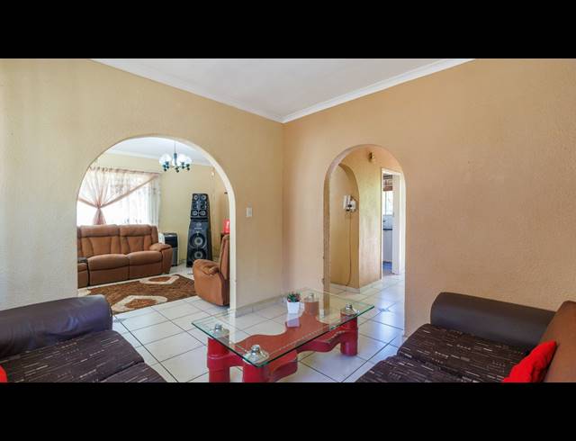 4 BEDROOM FREESTANDING FOR SALE IN MULBARTON